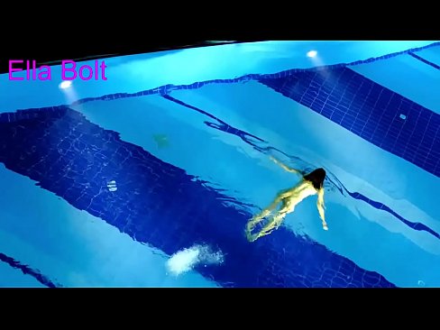 ❤️ मी पाहणे थांबवू शकत नाही, तरुण गोरा ELLA BOLT रिसॉर्ट पूलमध्ये नग्न पोहताना पकडला गेला ️❌  mr.light2cloud.top वर  ❌